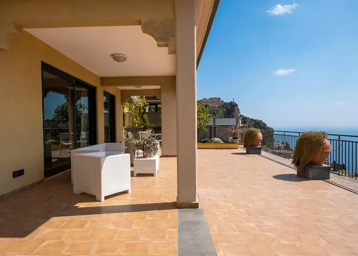 La Gorgone * Taormina